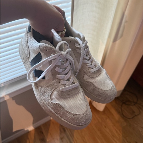 Veja V-10 B Mesh Sneakers